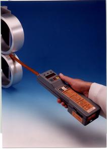 Gap/parallelism measurement between lamination rollers